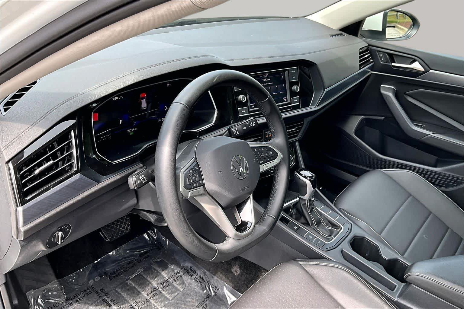 Used 2023 Volkswagen Jetta SE FWD image 18