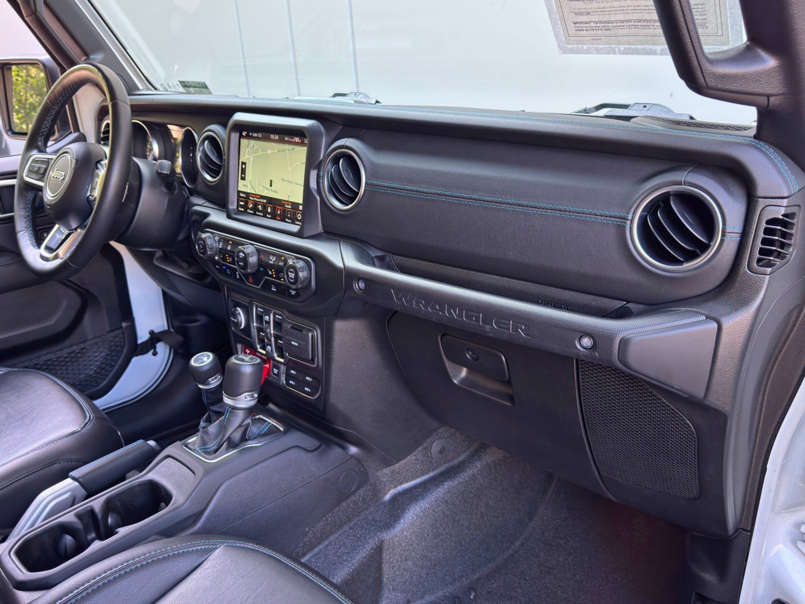 Used 2022 Jeep Wrangler Unlimited Rubicon 4xe w/ Cold Weather Group AWD/4WD image 17