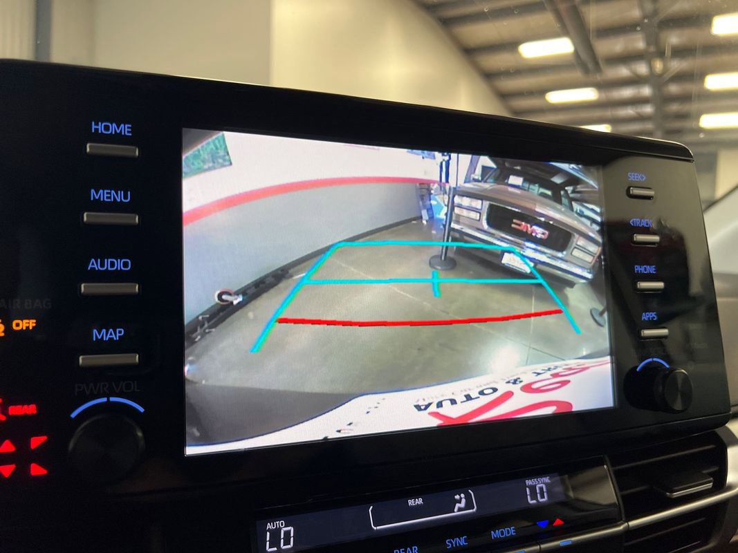 Used 2021 Toyota Sienna LE image 14