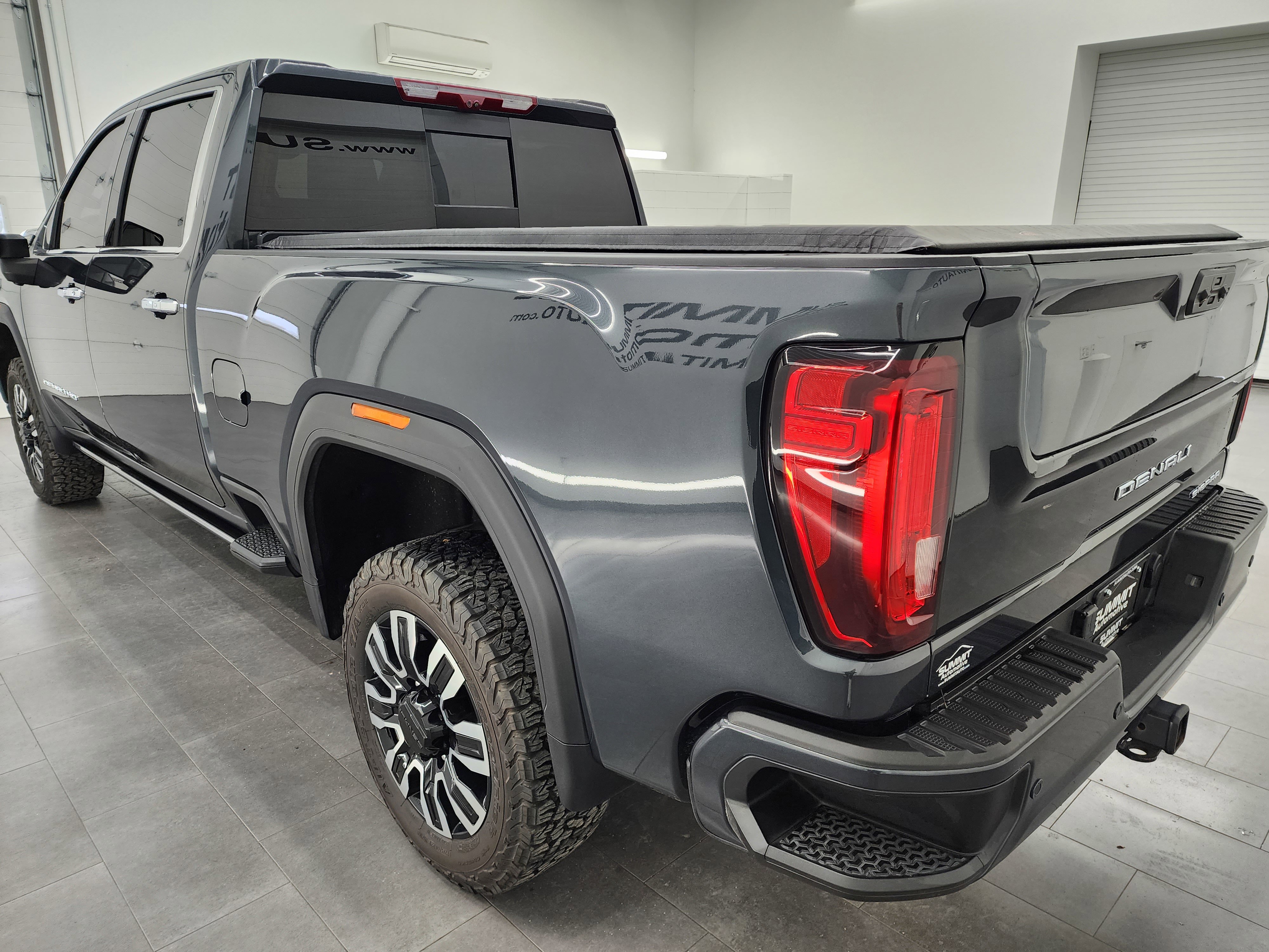 Used 2023 GMC Sierra 3500 Denali w/ Denali Ultimate Package image 6