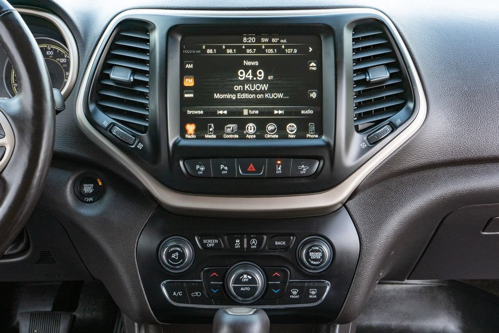 Used 2017 Jeep Cherokee Trailhawk AWD/4WD image 24