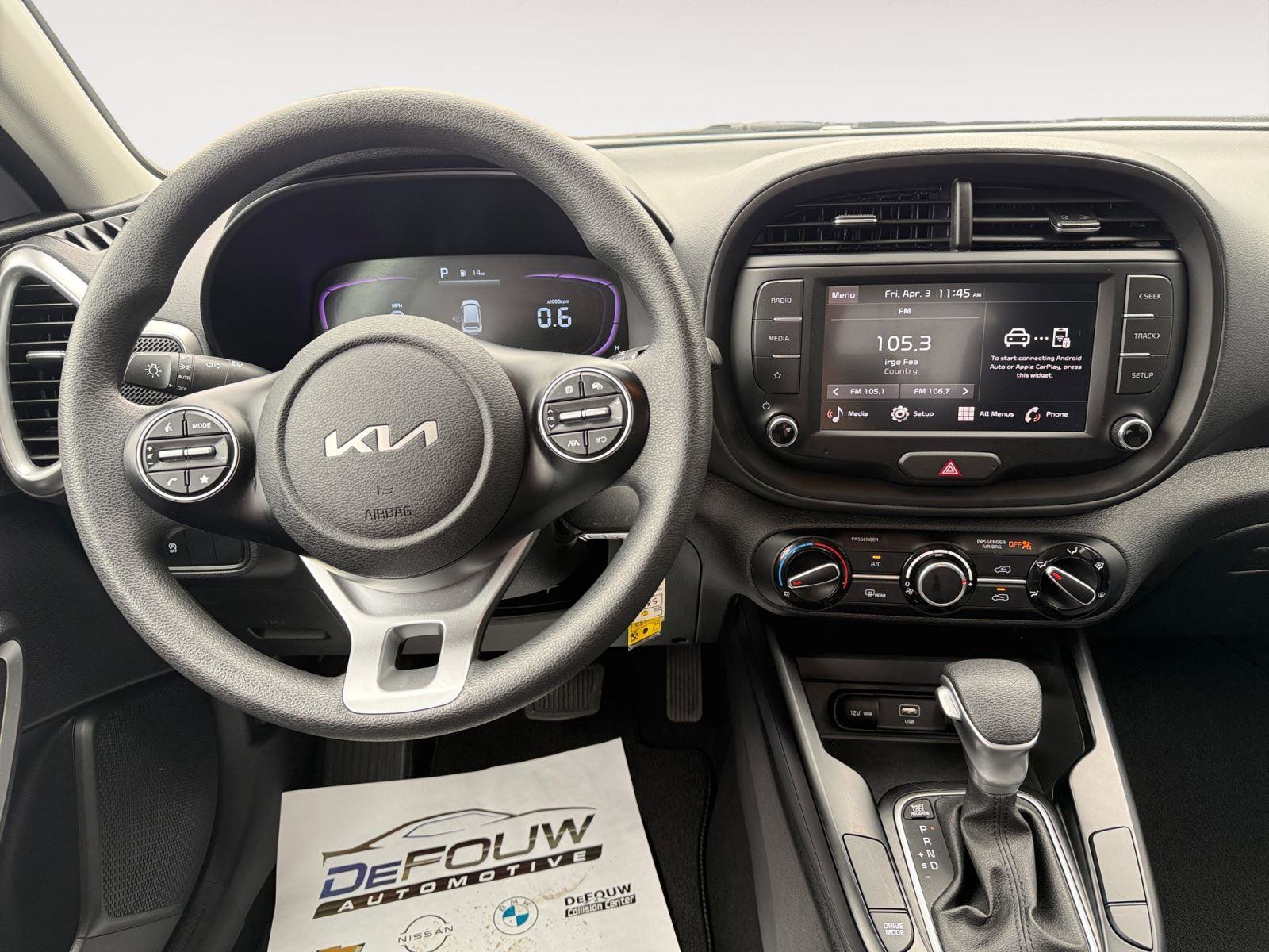 Used 2025 Kia Soul LX w/ LX Technology Package FWD image 13