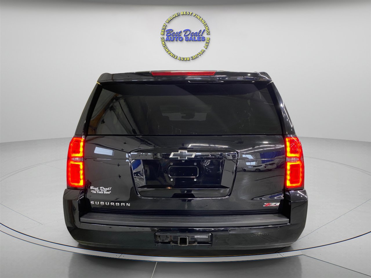 Used 2017 Chevrolet Suburban LT image 4