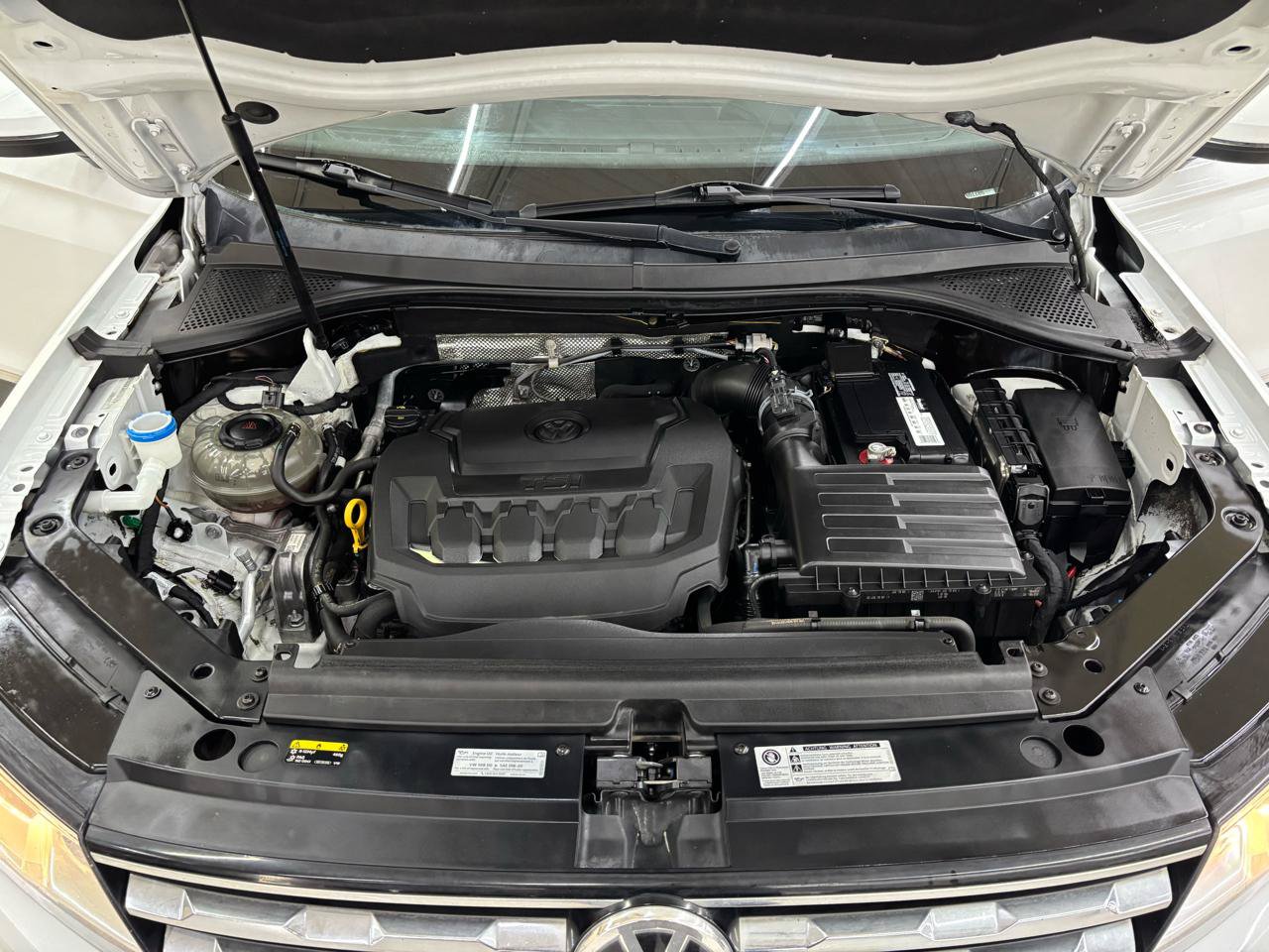 Used 2018 Volkswagen Tiguan SEL FWD image 43