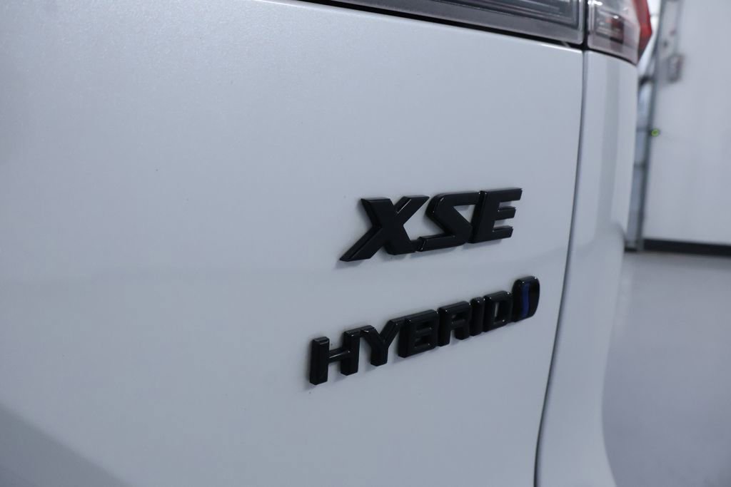 Used 2023 Toyota Corolla Cross XSE w/ Convenience Package image 11