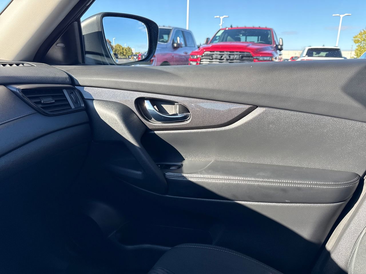 Used 2020 Nissan Rogue SL image 21