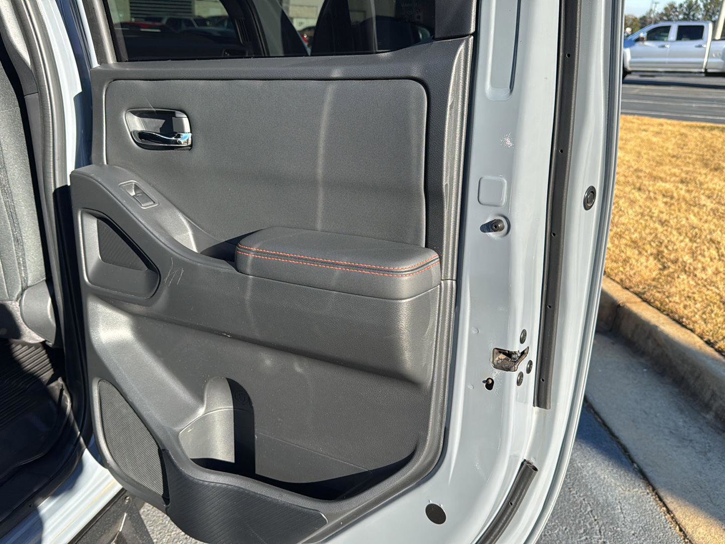 Used 2024 Nissan Frontier PRO-4X w/ Pro Convenience Package image 13