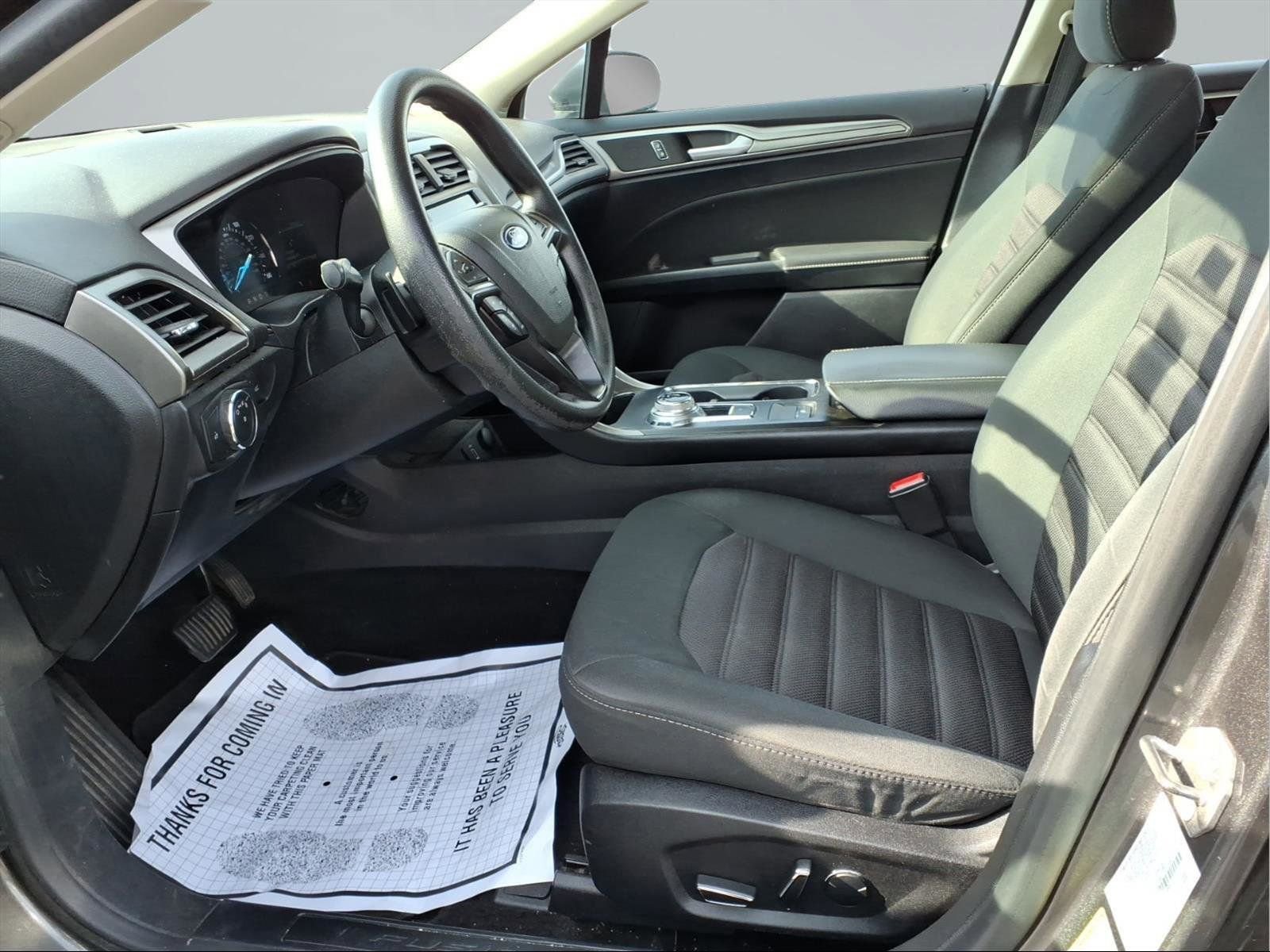 Used 2018 Ford Fusion SE w/ Fusion SE Technology Package image 19