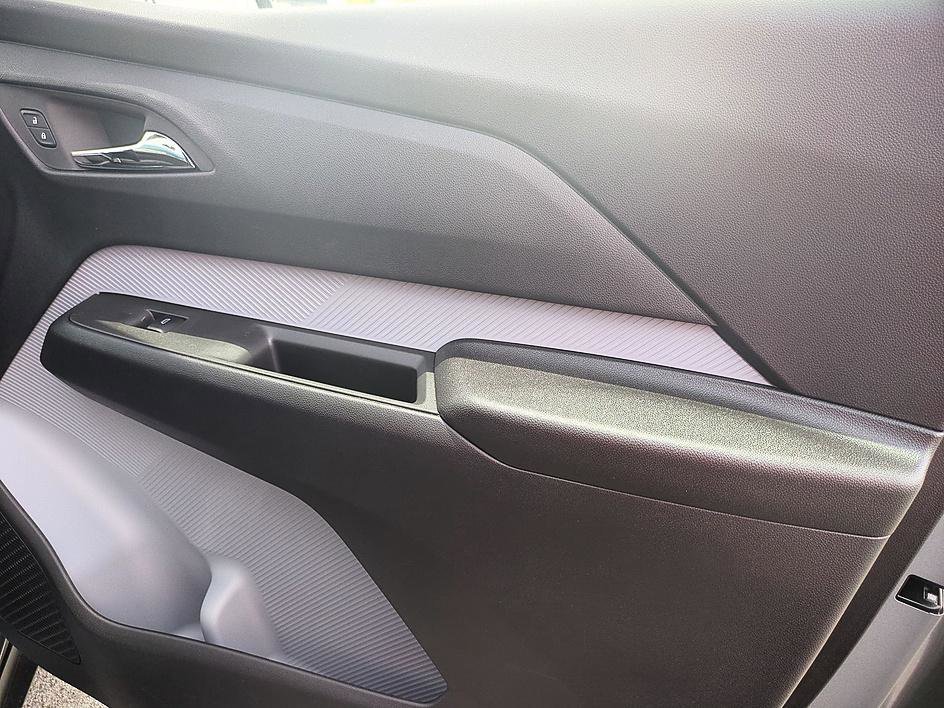 New 2027 Chevrolet Bolt RS FWD image 29