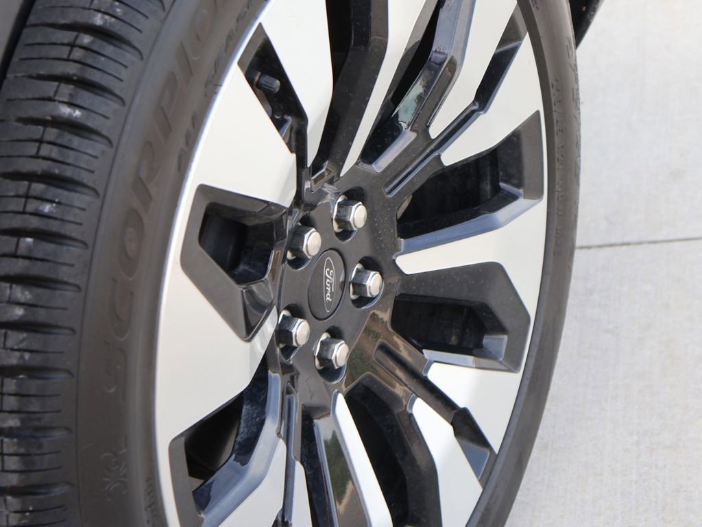 Certified 2025 Ford Explorer Platinum w/ LUX Leather Package image 42