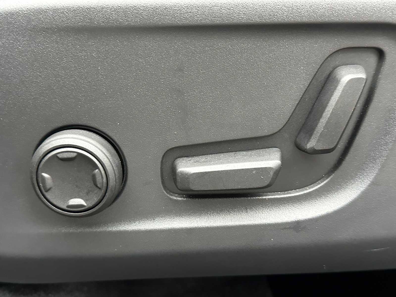 Used 2025 Volvo XC40 B5 Core w/ Protection Package Premier image 22