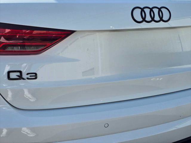 Used 2023 Audi Q3 2.0T Premium w/ Black Optic Sport Package AWD/4WD image 13