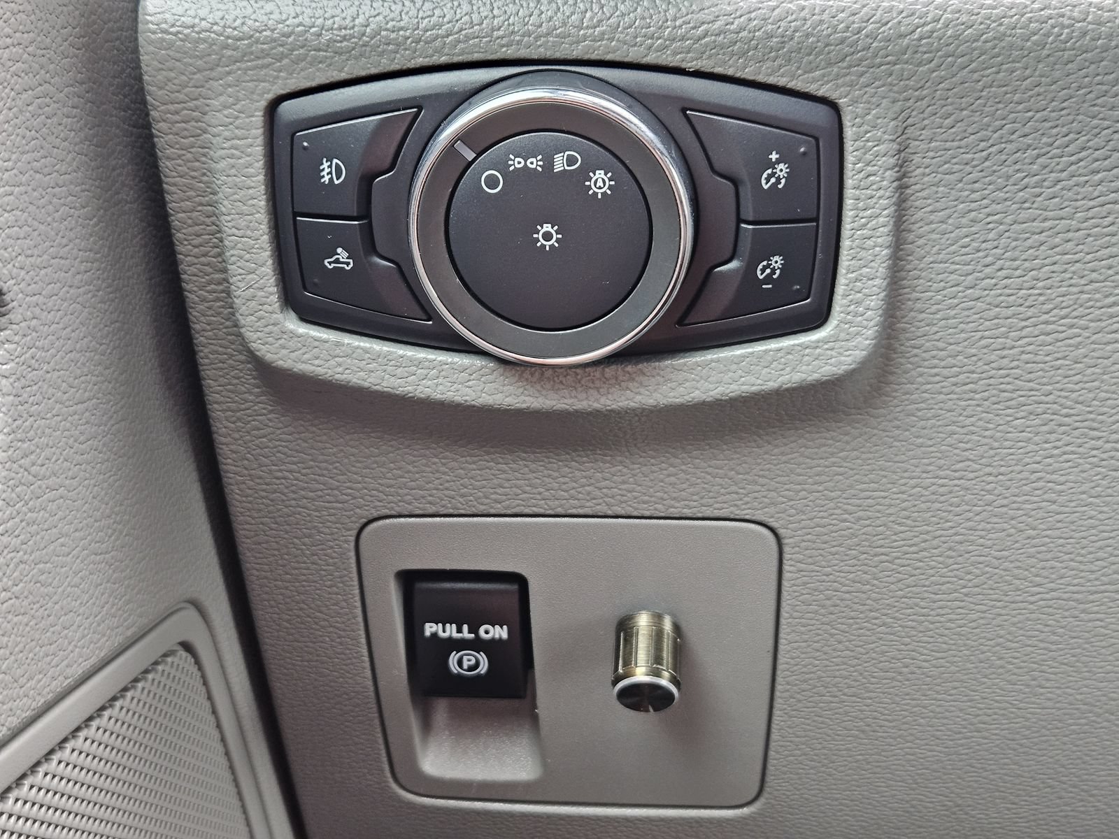 Used 2018 Ford F150 XL w/ Equipment Group 101A Mid RWD image 25