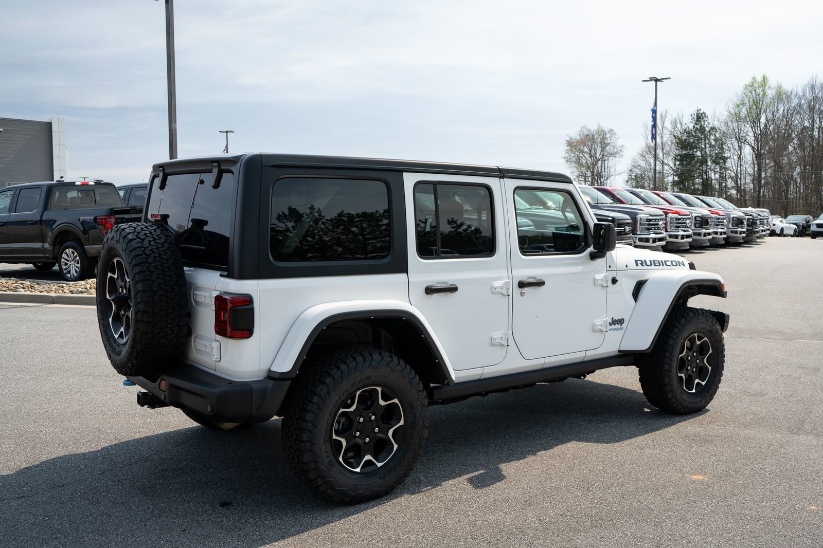 Used 2021 Jeep Wrangler Unlimited Rubicon 4xe w/ Dual Top Group AWD/4WD image 10
