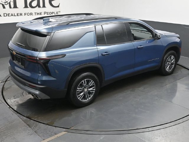 Used 2025 Chevrolet Traverse LT FWD image 47
