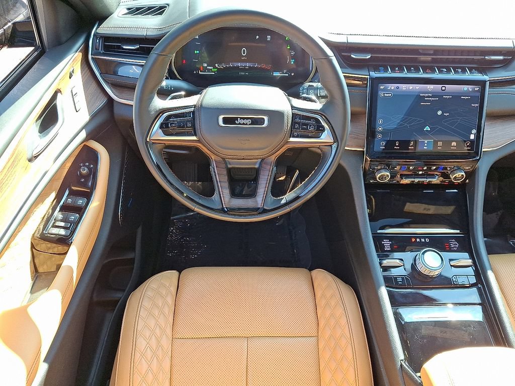 Used 2023 Jeep Grand Cherokee Summit w/ Advanced Protech Group IV AWD/4WD image 13