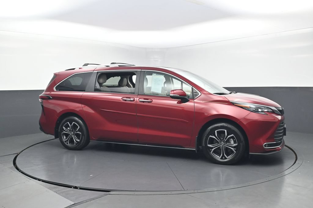 Used 2025 Toyota Sienna Platinum AWD/4WD image 37