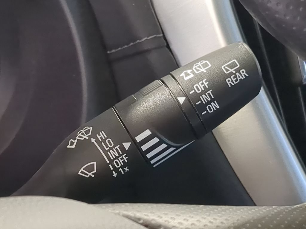 Used 2023 GMC Terrain SLE w/ Driver Convenience Package FWD image 31