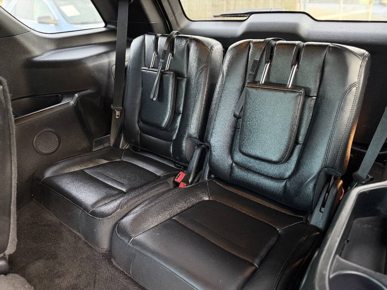 Used 2016 Ford Explorer XLT w/ Equipment Group 202A AWD/4WD image 12