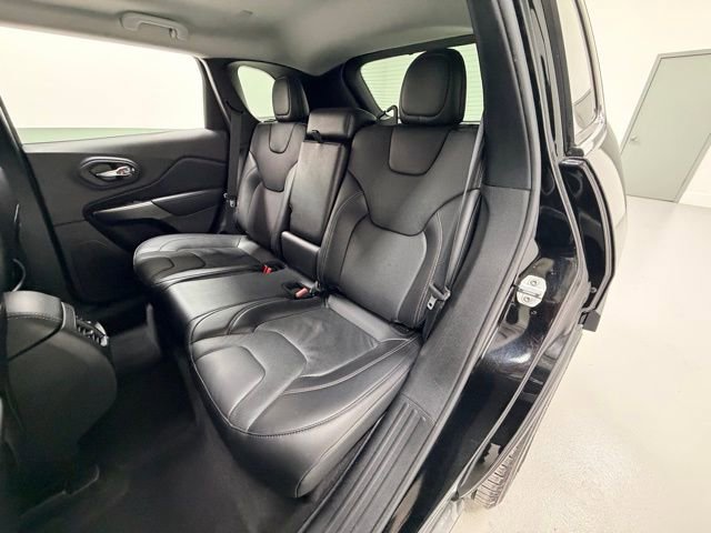 Used 2020 Jeep Cherokee Limited image 25