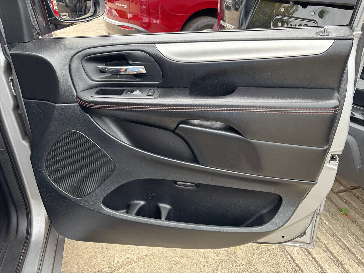 Used 2019 Dodge Grand Caravan GT image 40