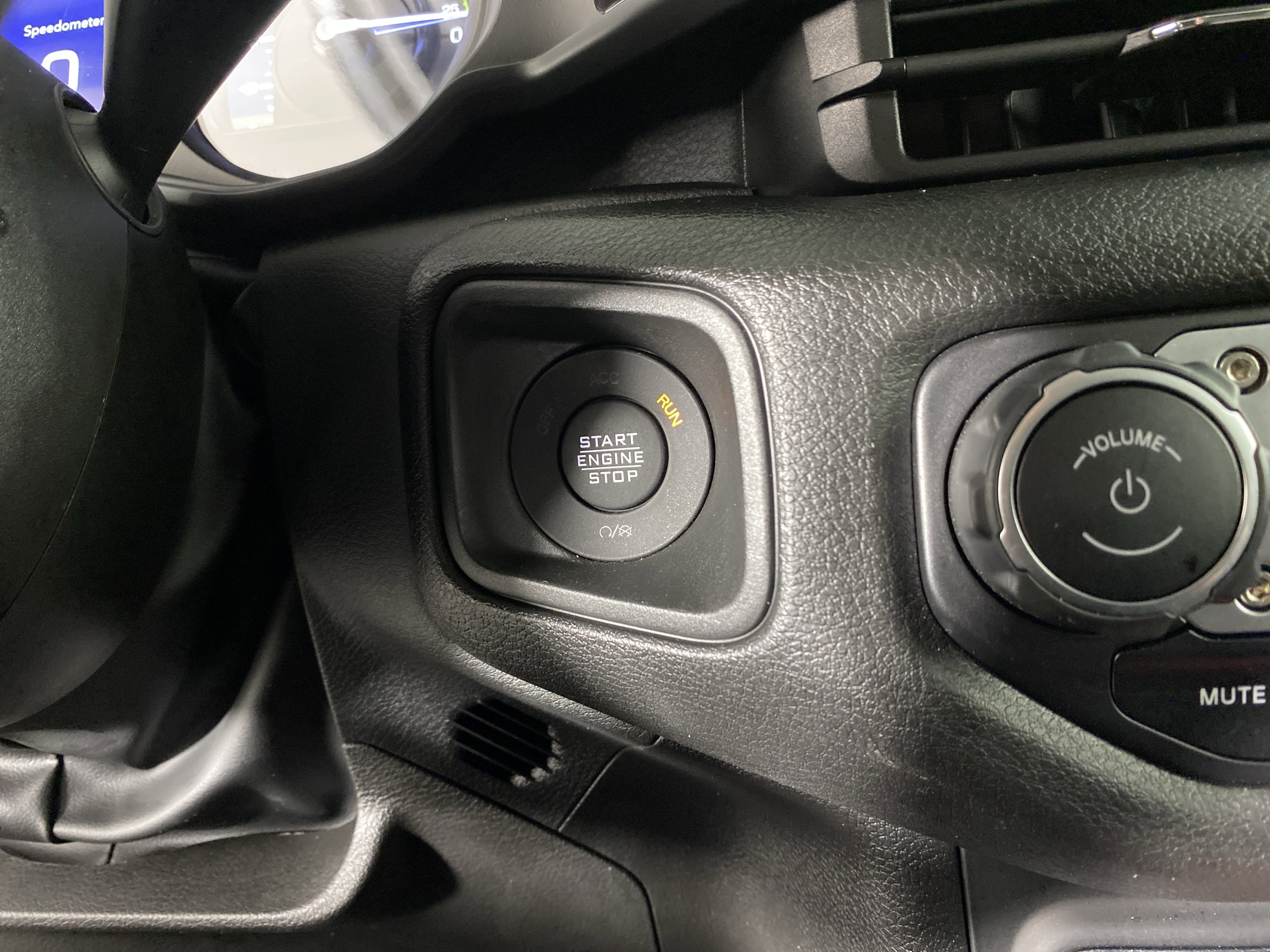 Used 2025 Jeep Wrangler Willys image 24