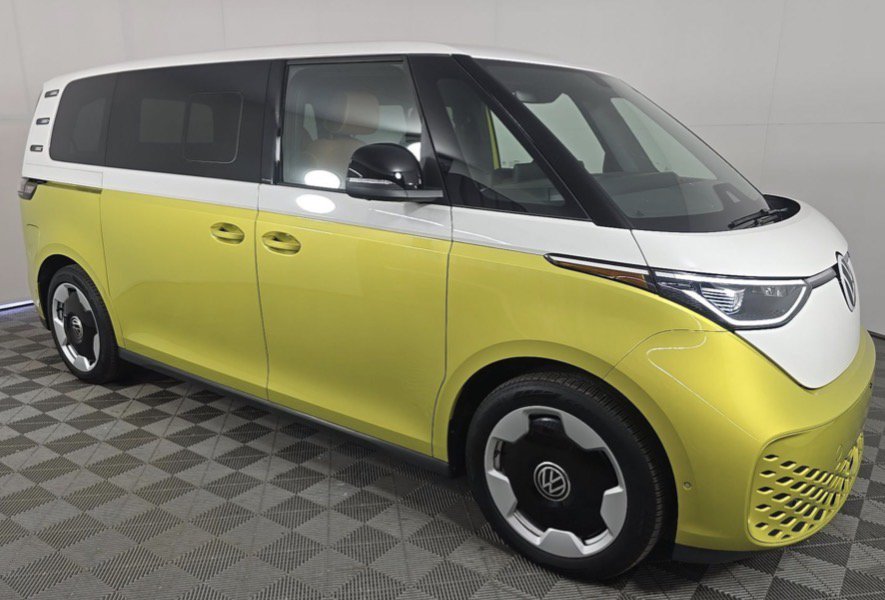 Used 2025 Volkswagen ID. Buzz Pro S Plus RWD image 3