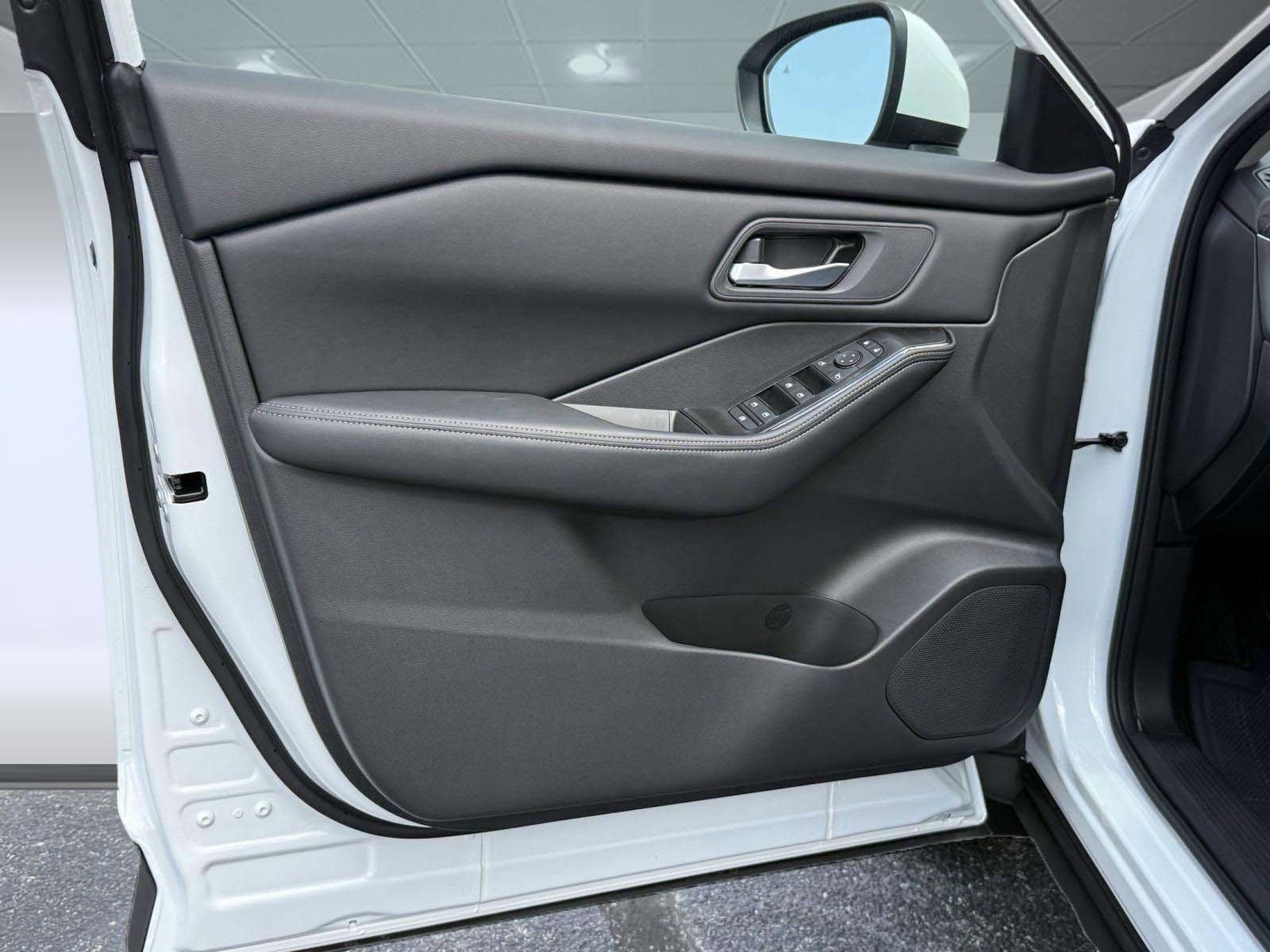 Certified 2026 Nissan Rogue SV image 21
