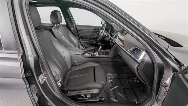 Used 2016 BMW 320i xDrive Sedan w/ Sport Package AWD/4WD image 19