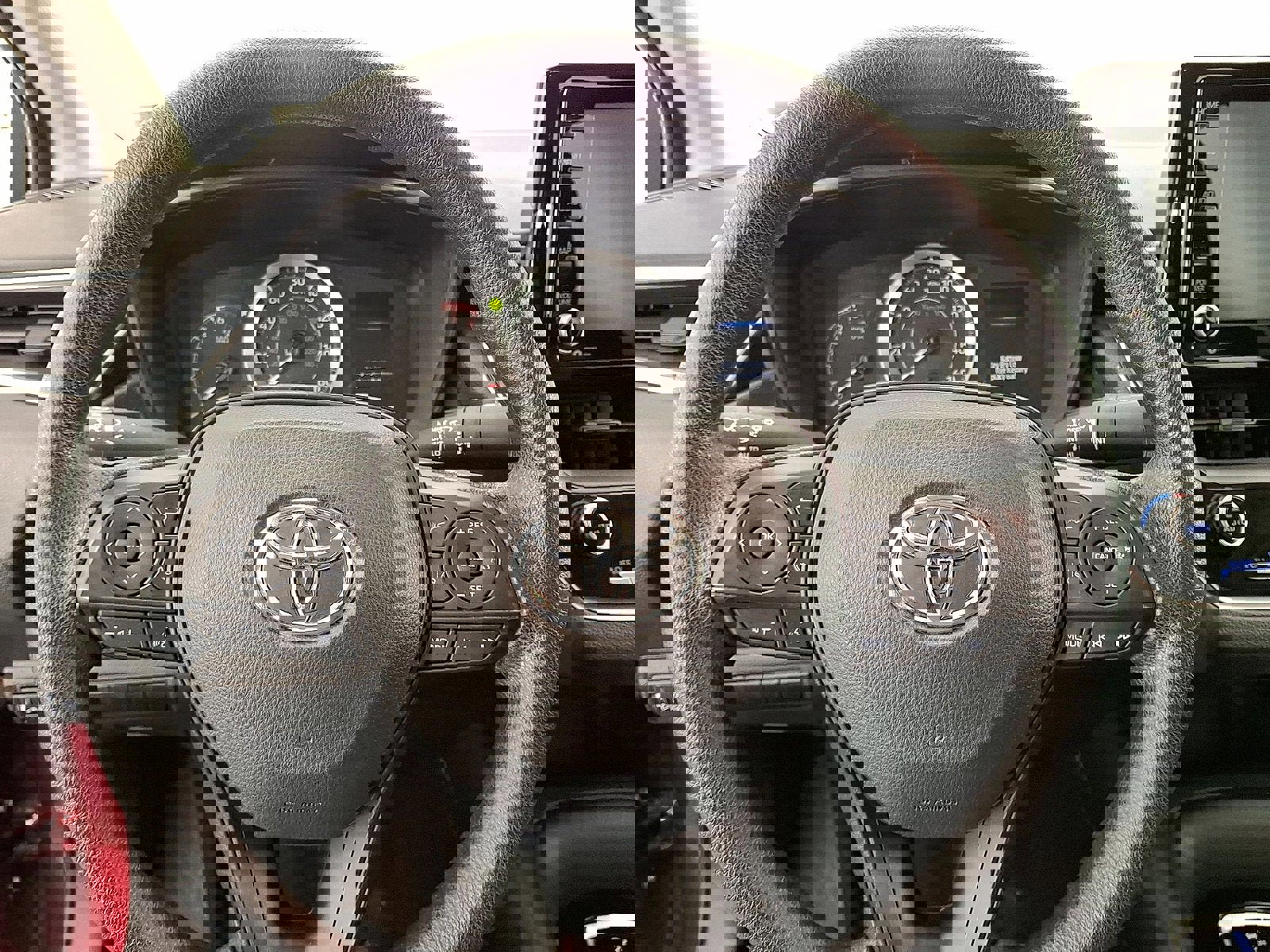 Used 2022 Toyota Corolla LE image 16