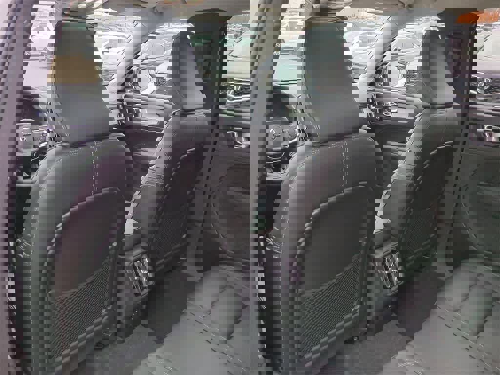 Used 2023 Volvo XC40 B5 Ultimate w/ Protection Package Premier image 10