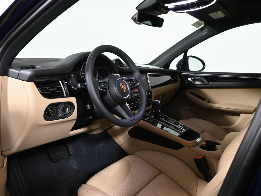 New 2026 Porsche Macan AWD/4WD image 4