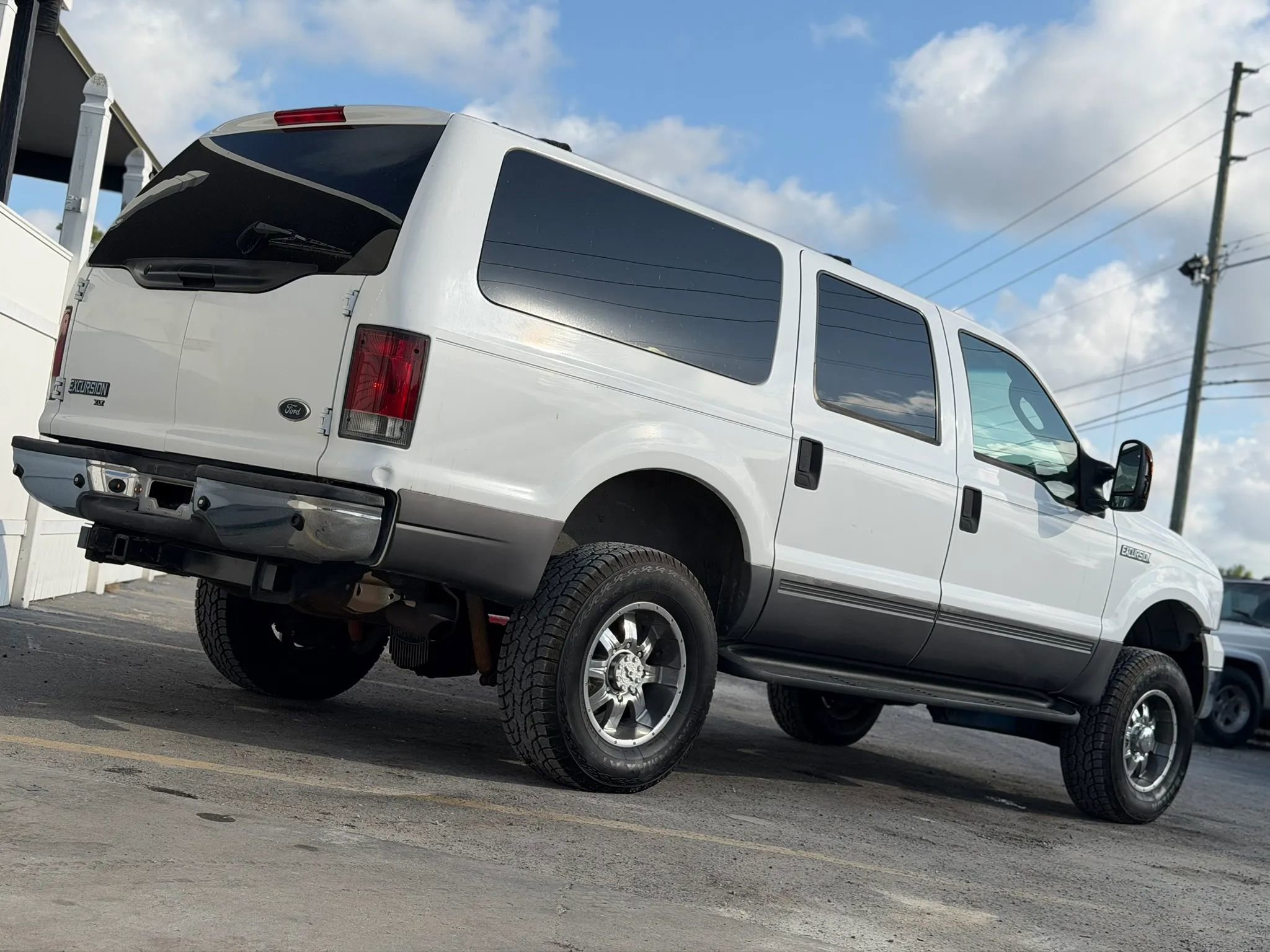 Used 2005 Ford Excursion XLS RWD image 3