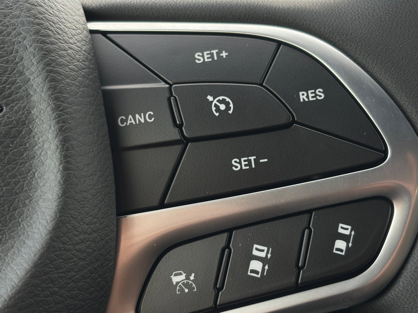 New 2026 Chrysler Pacifica Select AWD/4WD image 27