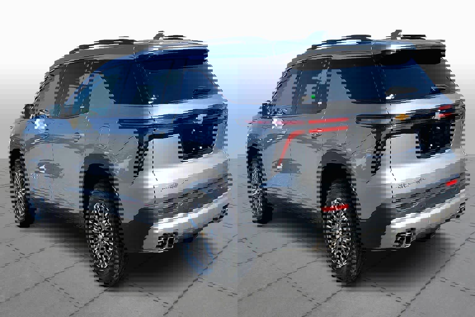 Used 2024 Chevrolet Traverse LT image 11