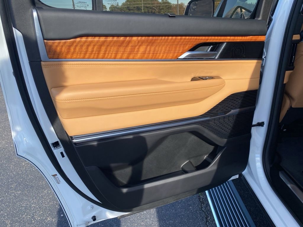 Used 2022 Jeep Grand Wagoneer Series III image 36