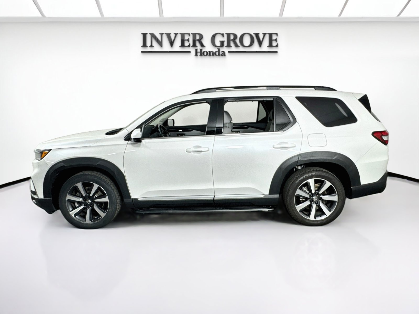Used 2025 Honda Pilot Touring image 8