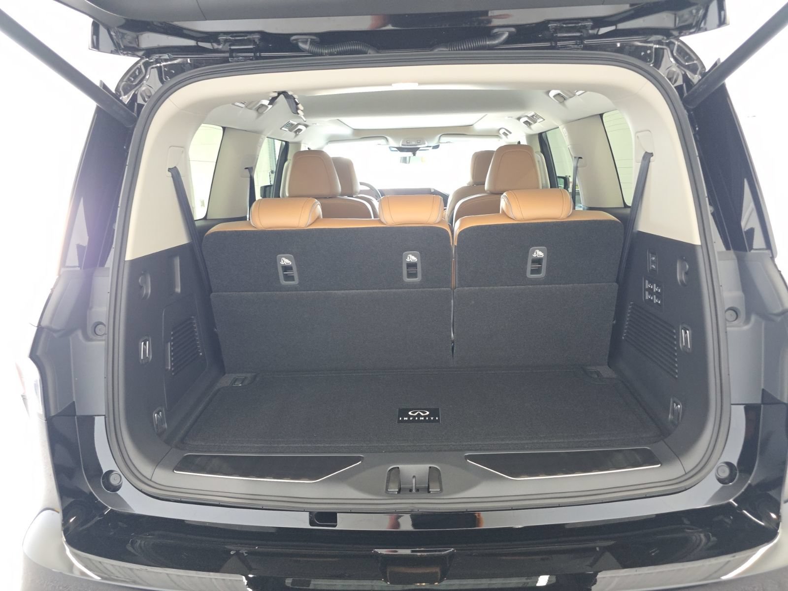 New 2026 INFINITI QX80 Luxe w/ Cargo Package RWD image 16