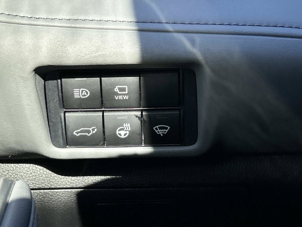 Used 2021 Toyota Highlander Limited FWD image 29