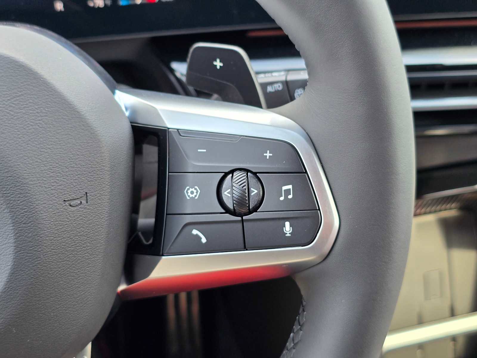 Used 2025 BMW X1 xDrive28i w/ Premium Package image 29