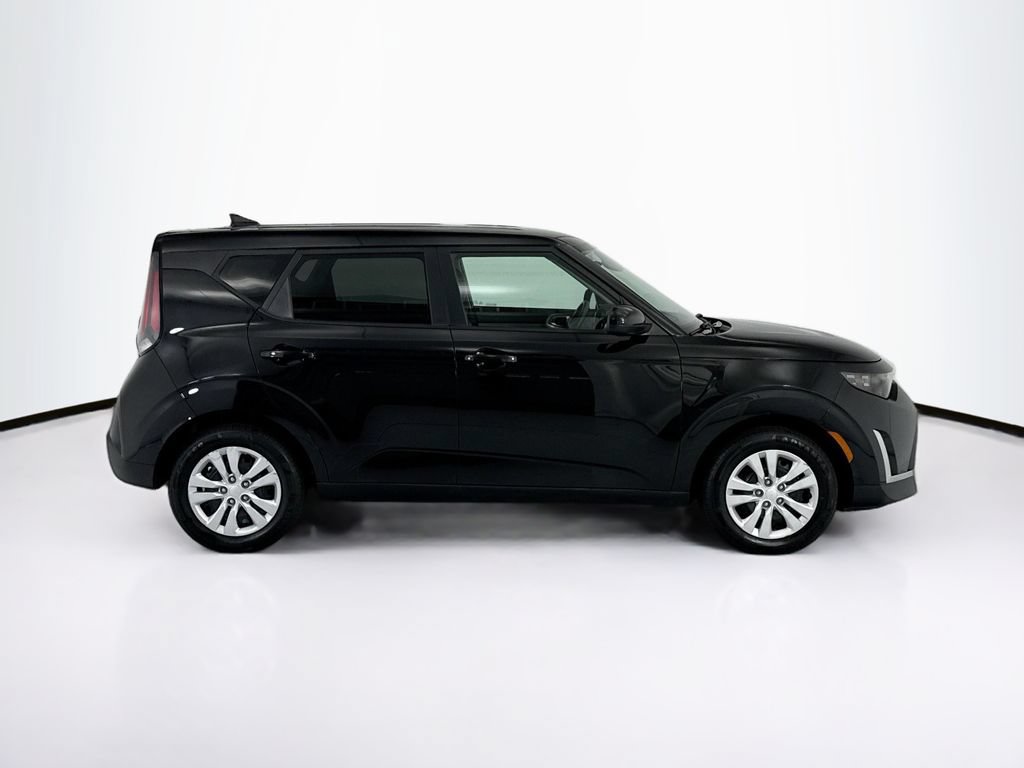 Used 2023 Kia Soul LX FWD image 4