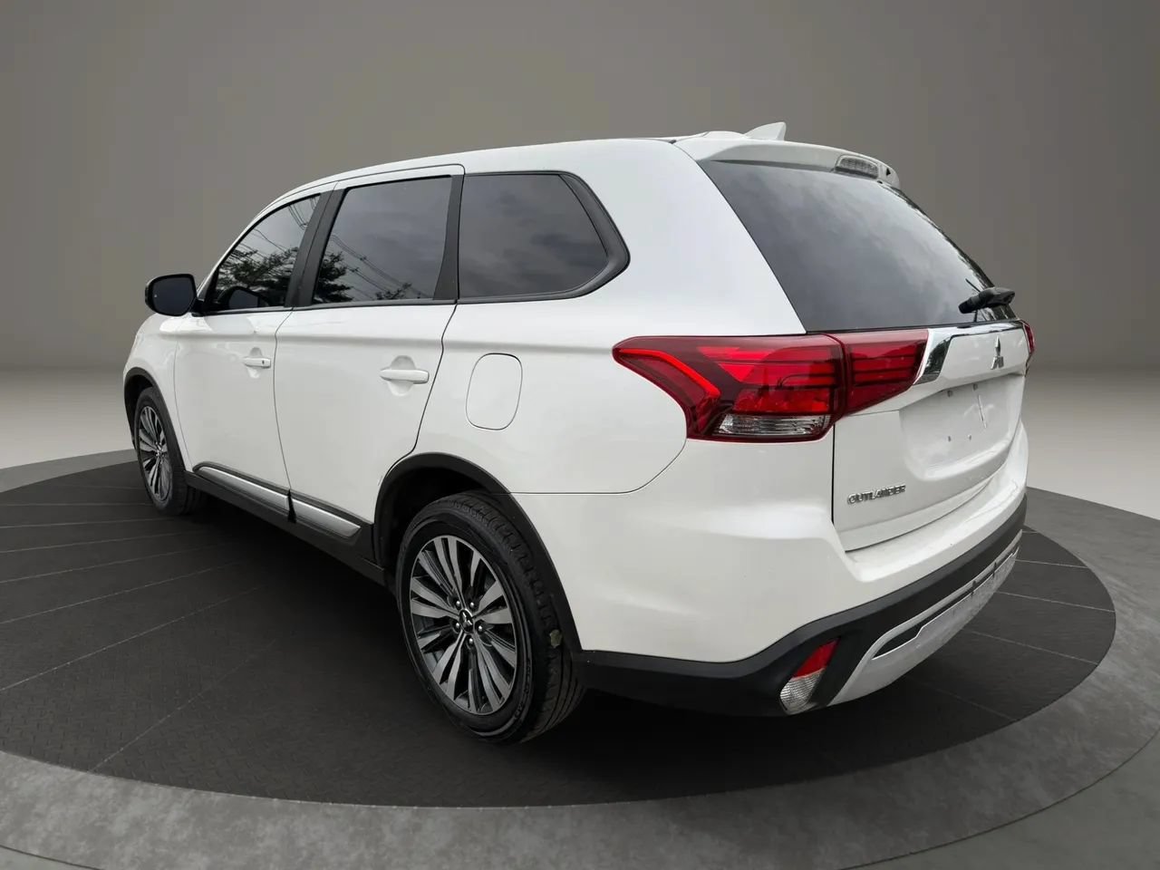 Used 2020 Mitsubishi Outlander ES FWD image 7