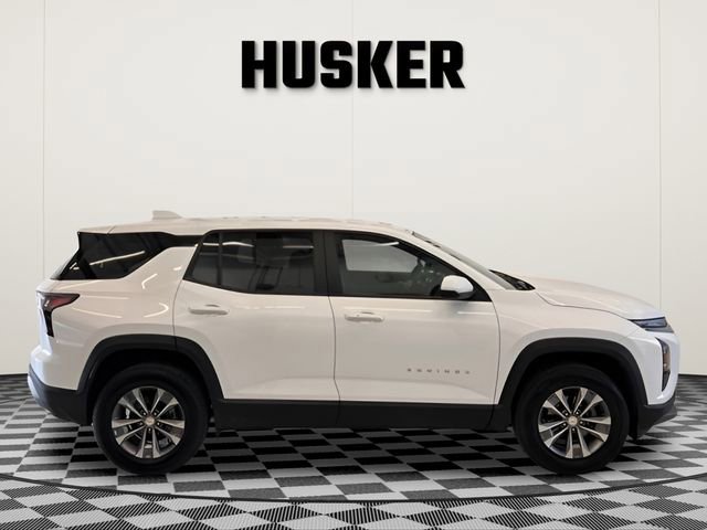Used 2025 Chevrolet Equinox LT AWD/4WD image 2