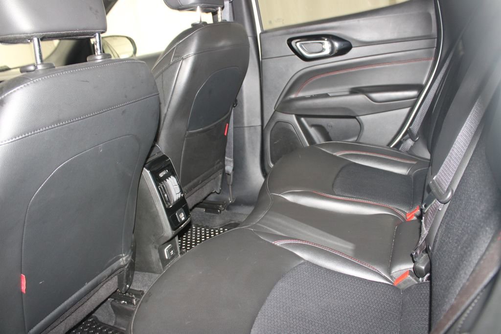 Used 2025 Jeep Compass Trailhawk image 26