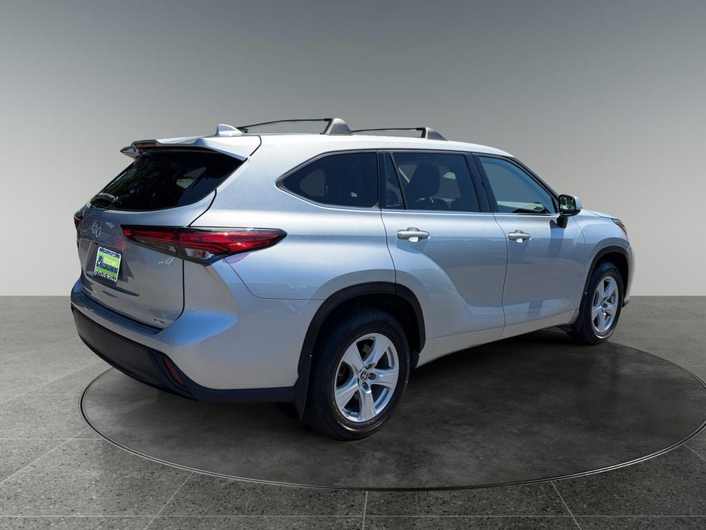 Used 2021 Toyota Highlander L AWD/4WD image 9