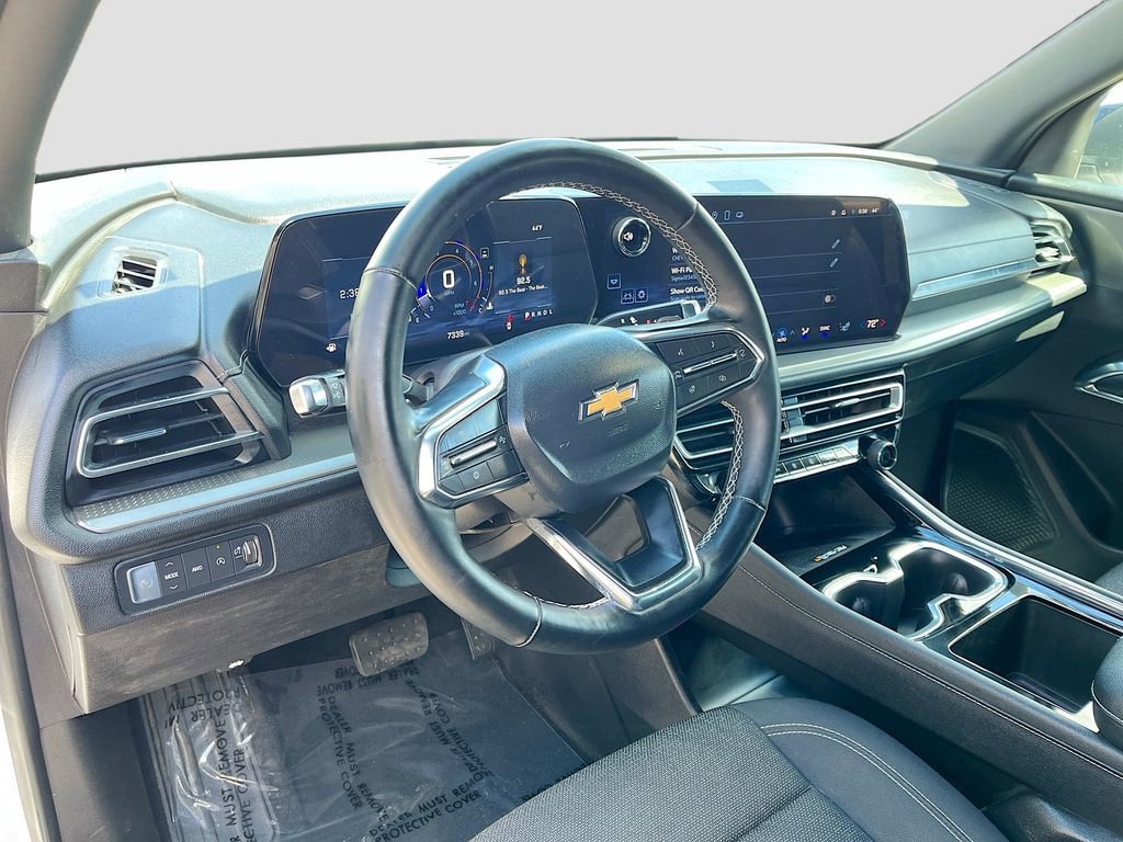 Used 2025 Chevrolet Traverse LT w/ Driver Confidence Package AWD/4WD image 9