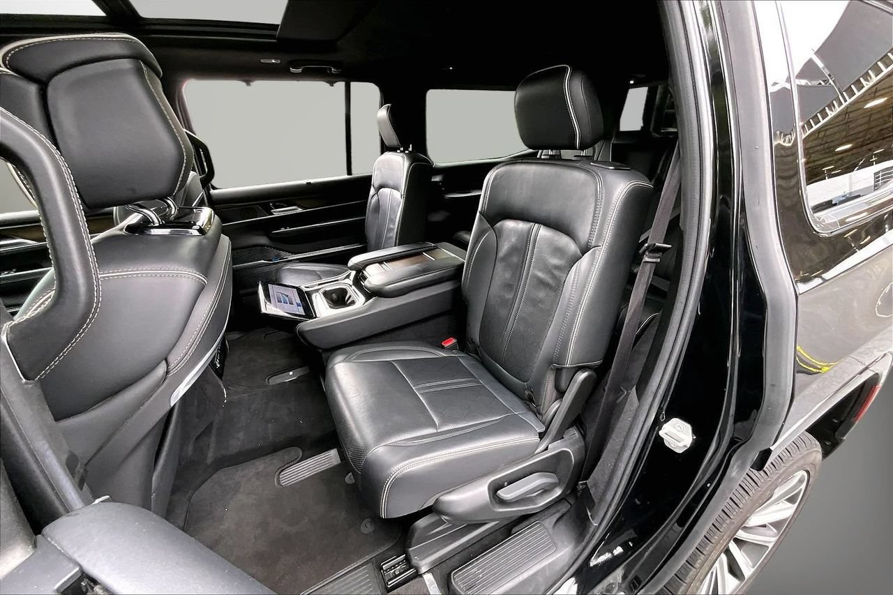 Used 2023 Jeep Grand Wagoneer Series II AWD/4WD image 22