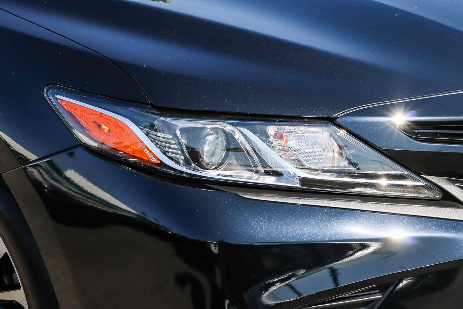 Used 2018 Toyota Camry SE FWD image 4