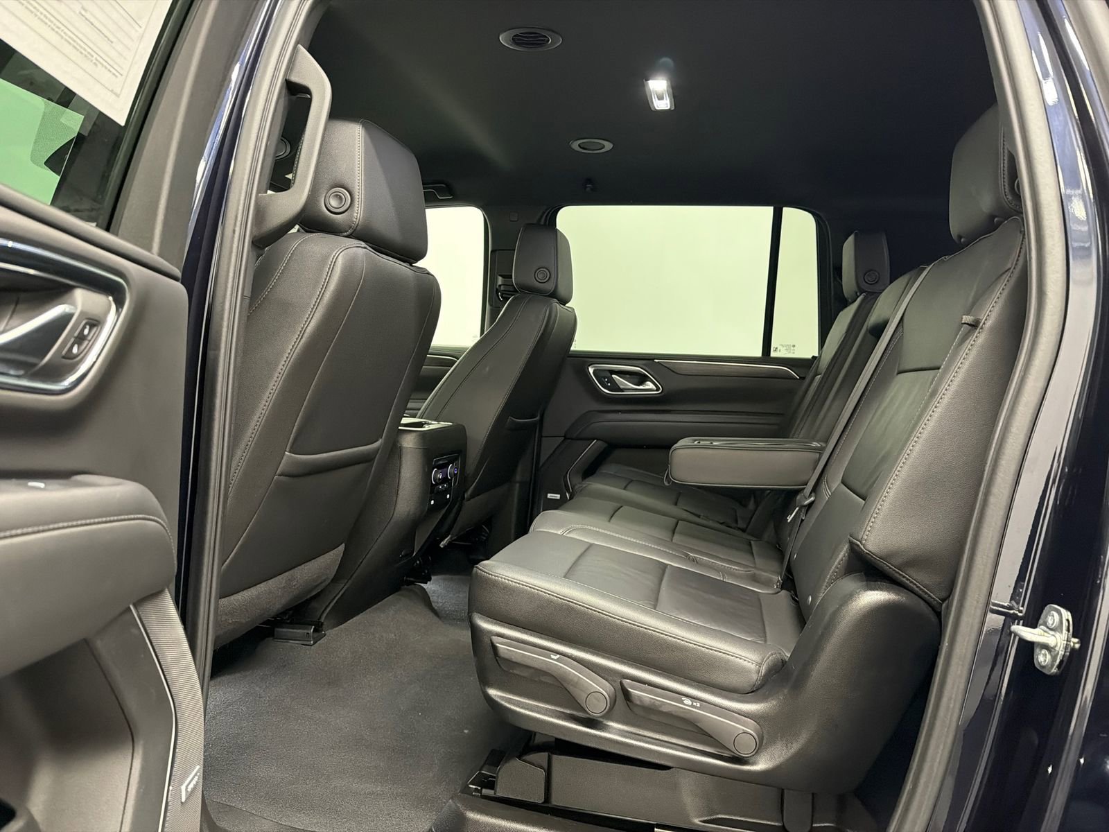 Used 2024 Chevrolet Suburban LT image 19