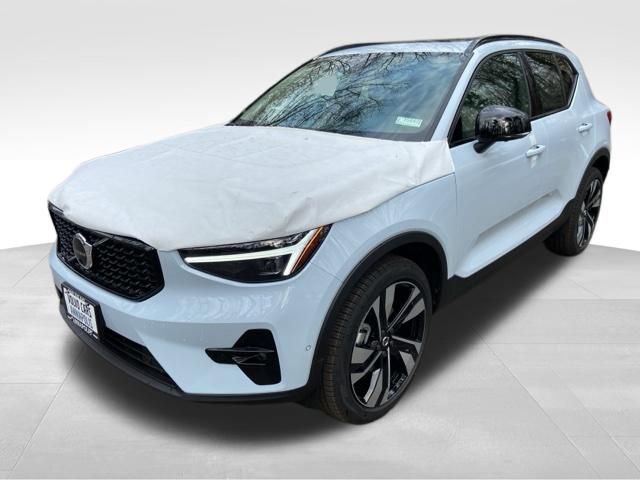 New 2026 Volvo XC40 B5 Ultra w/ Climate Package image 3